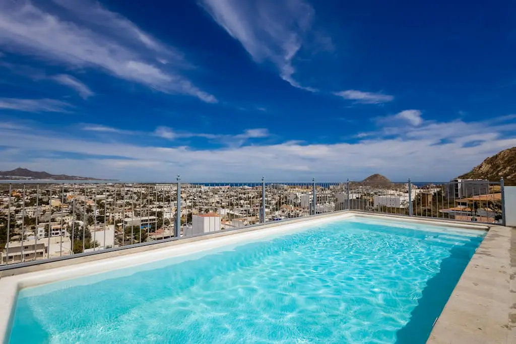 Hotel room with ocean-view rooftop infinity pool, AC, & gym - dog-friendly