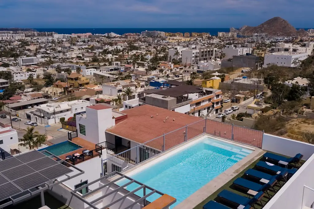 Hotel room with ocean-view rooftop infinity pool, AC, & gym - dog-friendly