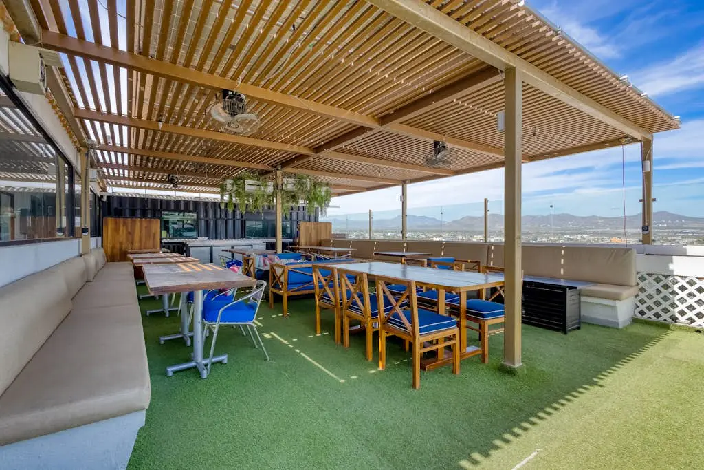 Hotel room with ocean-view rooftop infinity pool, AC, & gym - dog-friendly
