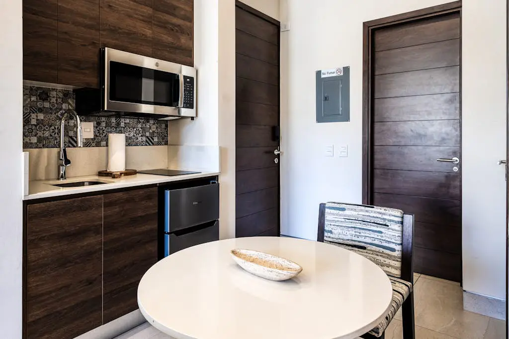 Exquisite apartment with balcony, TV, WiFi, heated pool. & gym/fitness room
