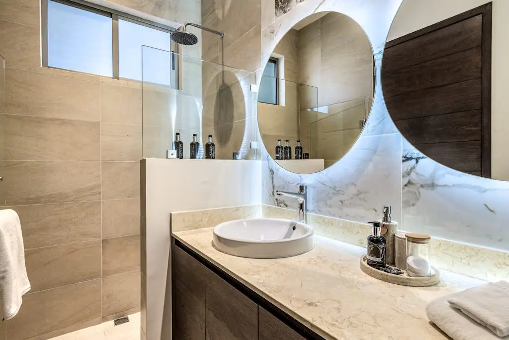 Exquisite apartment with balcony, TV, WiFi, heated pool. & gym/fitness room