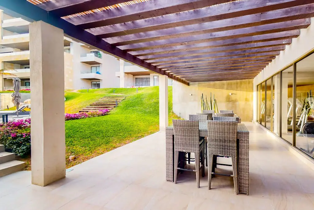 Exquisite apartment with balcony, TV, WiFi, heated pool. & gym/fitness room
