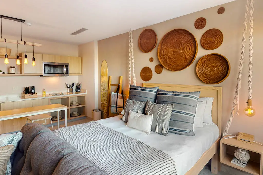 Cozy downtown Studio with Rooftop Pool & Arch/Ocean Views