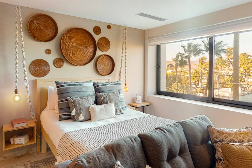 Cozy downtown Studio with Rooftop Pool & Arch/Ocean Views