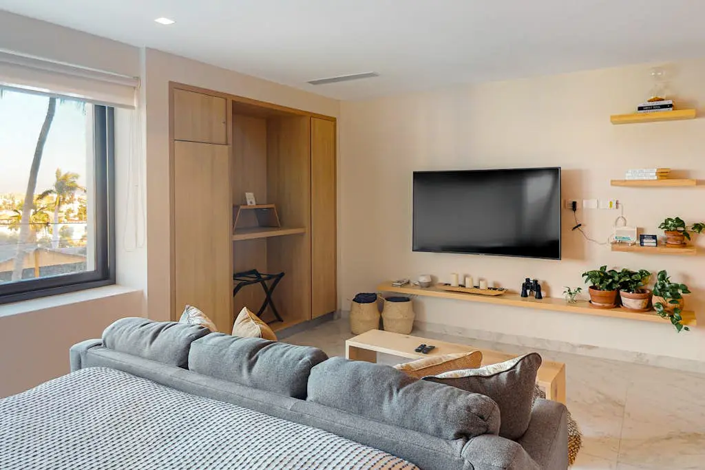 Cozy downtown Studio with Rooftop Pool & Arch/Ocean Views