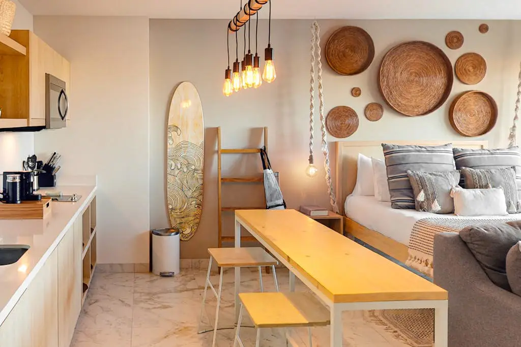 Cozy downtown Studio with Rooftop Pool & Arch/Ocean Views