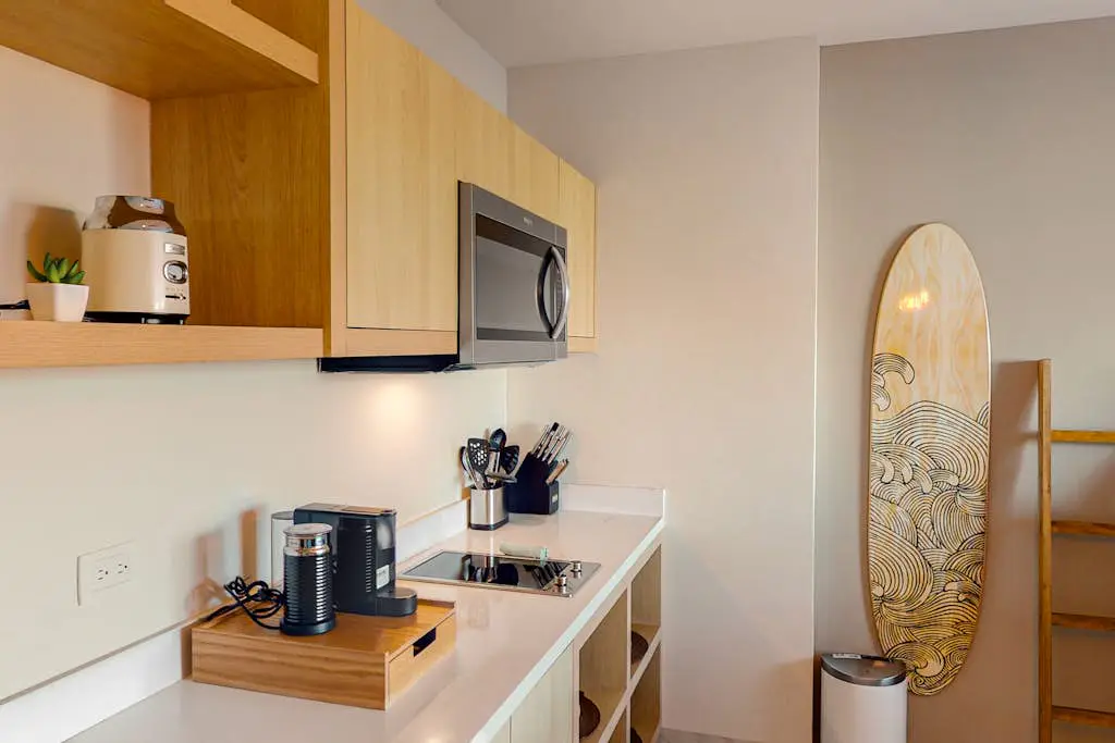 Cozy downtown Studio with Rooftop Pool & Arch/Ocean Views