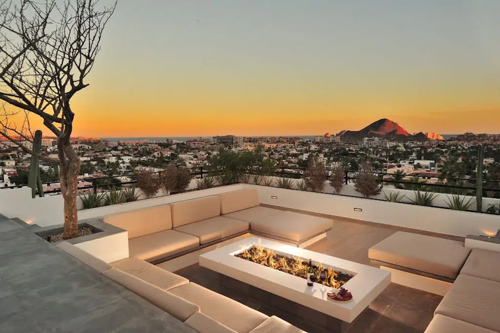 Cozy downtown Studio with Rooftop Pool & Arch/Ocean Views