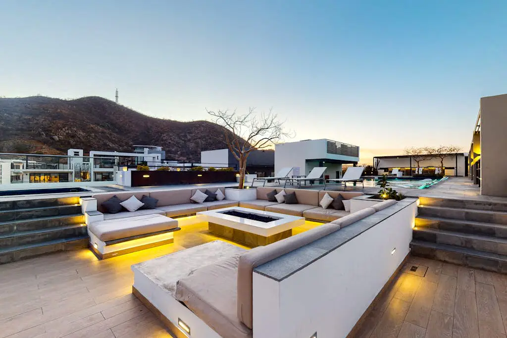 Cozy downtown Studio with Rooftop Pool & Arch/Ocean Views