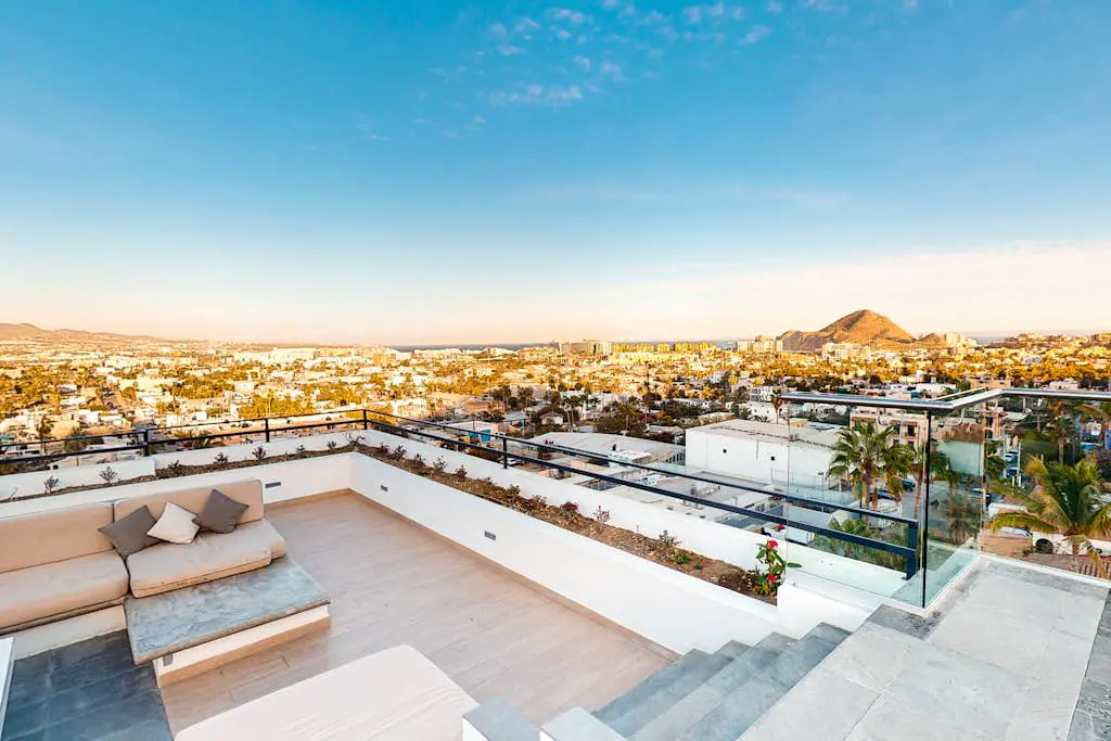 Cozy downtown Studio with Rooftop Pool & Arch/Ocean Views