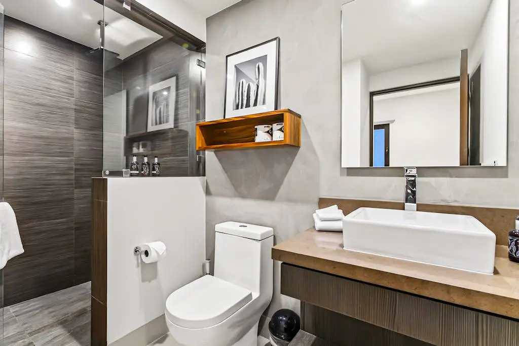 Modern apartment with. ocean view, pool, patio, tennis, & gym