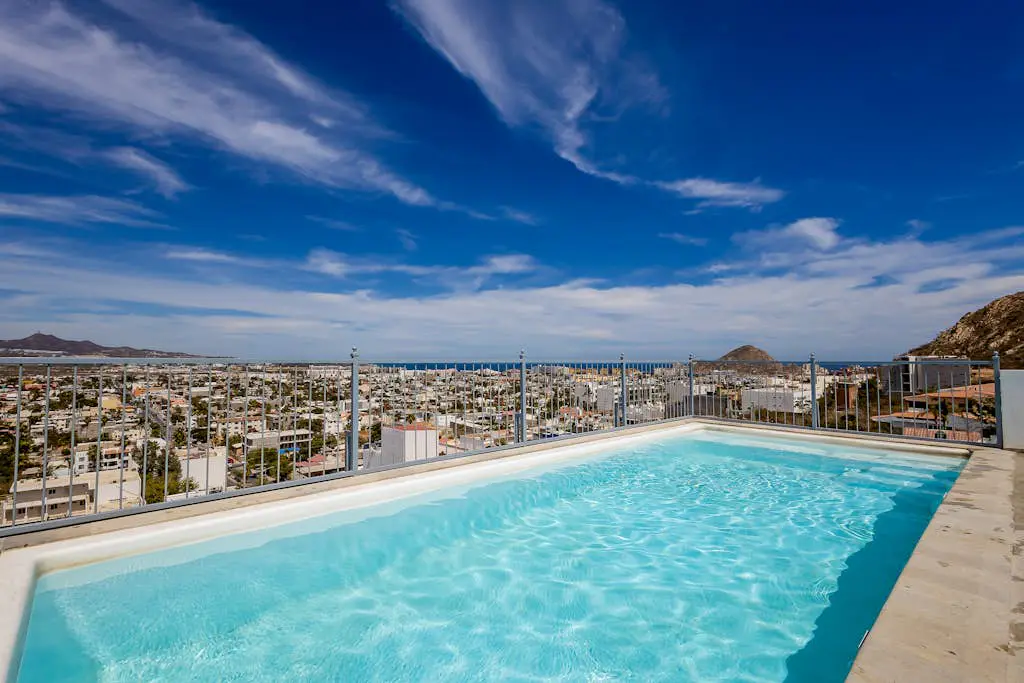 Hotel suite with ocean-view rooftop infinity pool, balconies & AC - dog-friendly