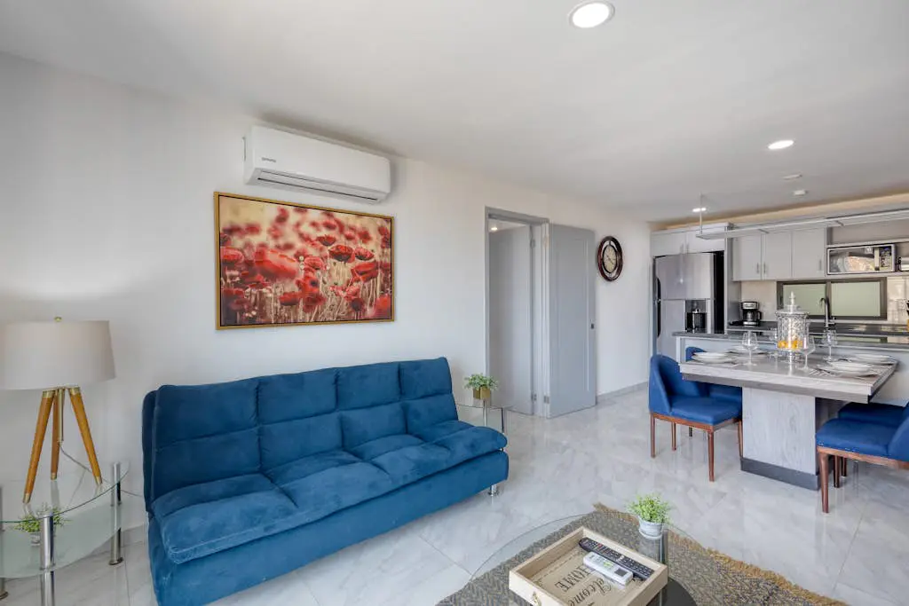 Hotel suite with ocean-view rooftop infinity pool, balconies & AC - dog-friendly
