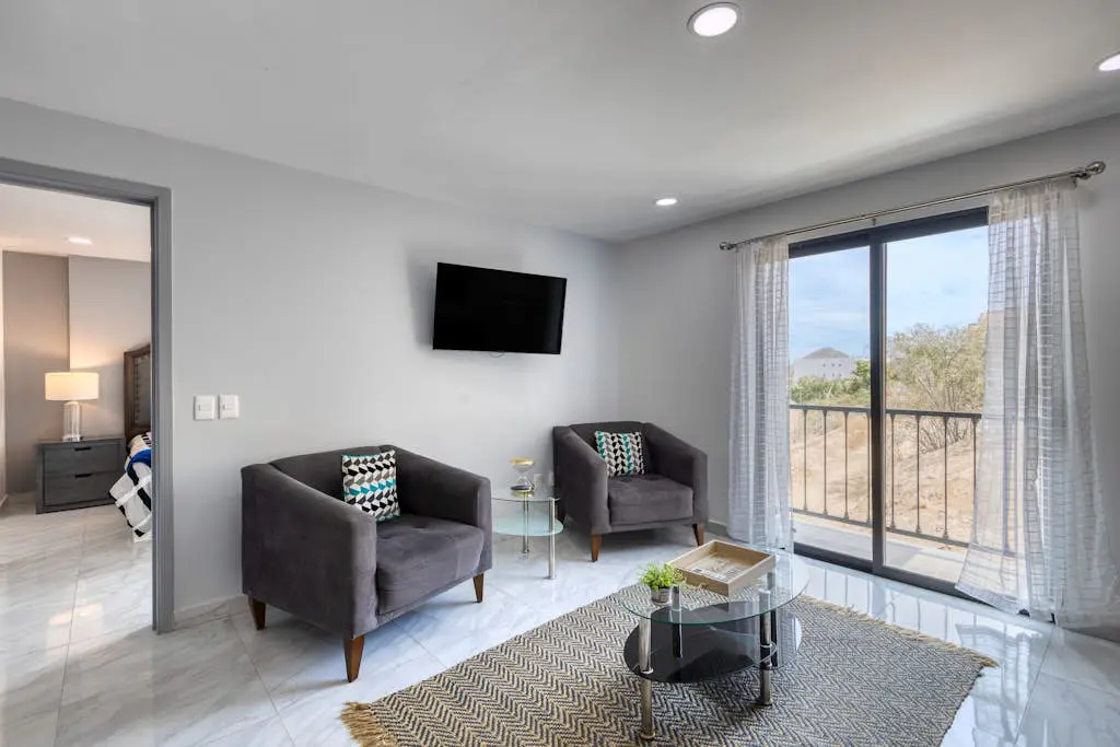 Hotel suite with ocean-view rooftop infinity pool, balconies & AC - dog-friendly