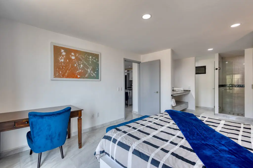 Hotel suite with ocean-view rooftop infinity pool, balconies & AC - dog-friendly