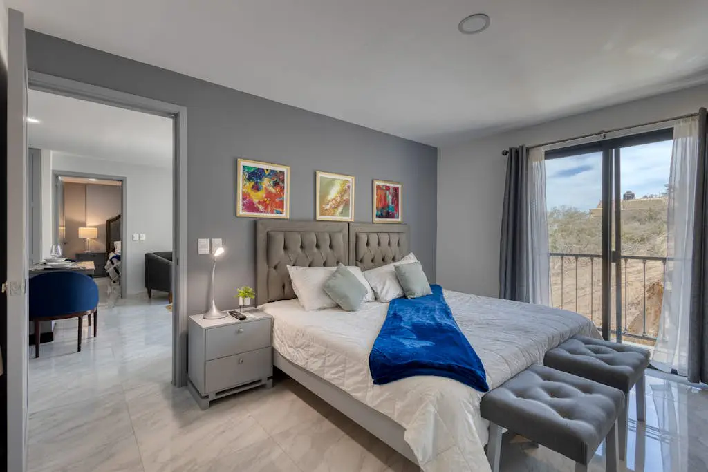 Hotel suite with ocean-view rooftop infinity pool, balconies & AC - dog-friendly