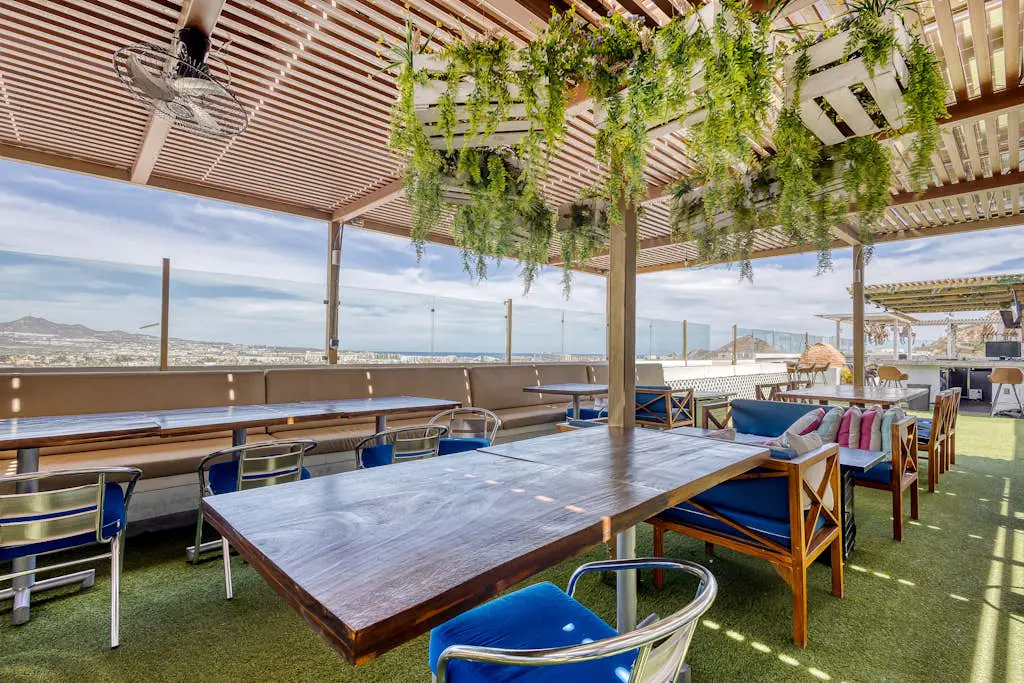 Hotel suite with ocean-view rooftop infinity pool, balconies & AC - dog-friendly