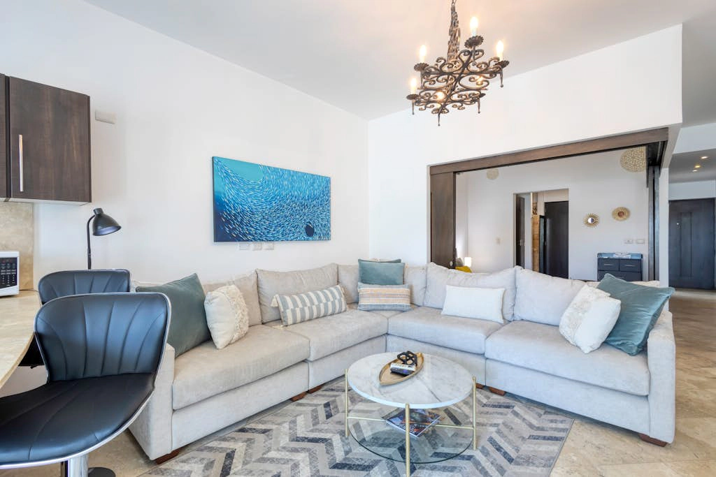 Charming & sunlit condo with pool & balcony - near golf, beaches, & nightlife