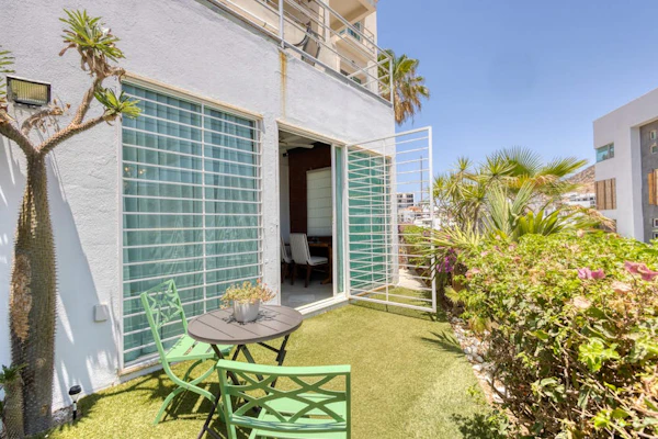 Charming & sunlit condo with pool & balcony - near golf, beaches, & nightlife