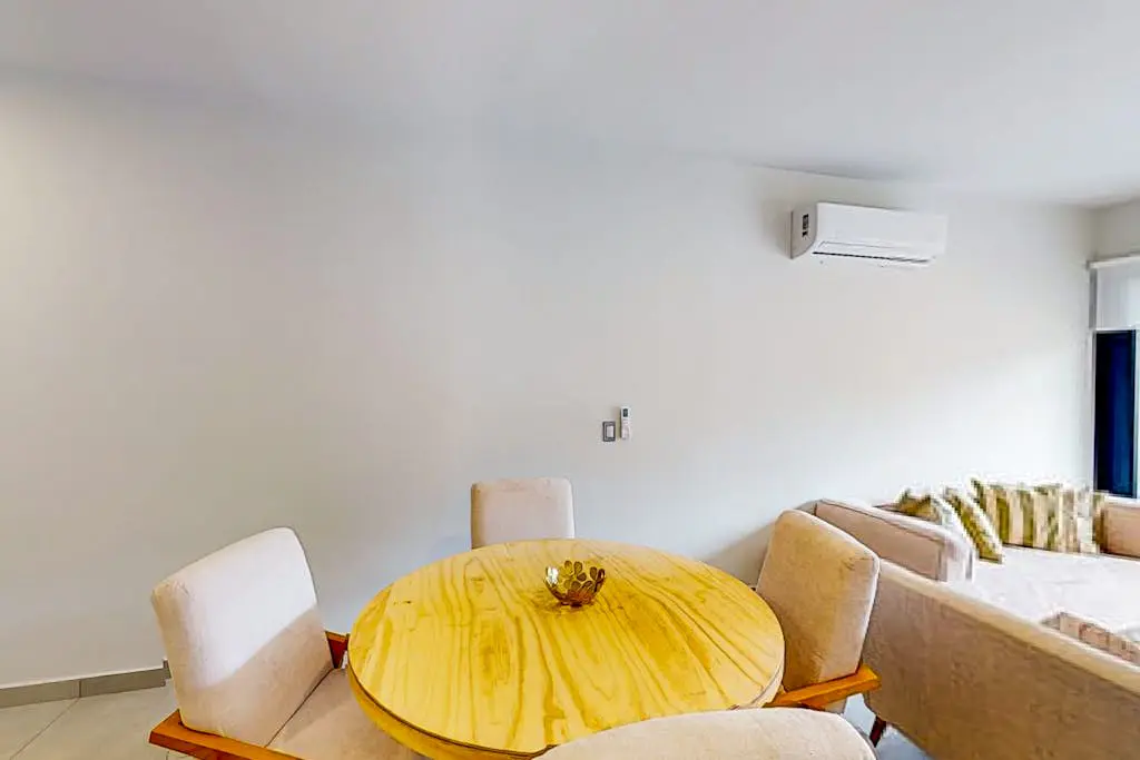 Gorgeous & Spacious Apartment with Balcony, Heated Pool - AC