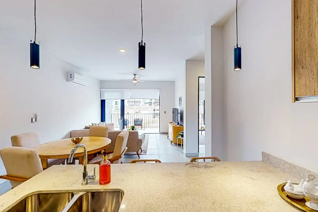 Gorgeous & Spacious Apartment with Balcony, Heated Pool - AC