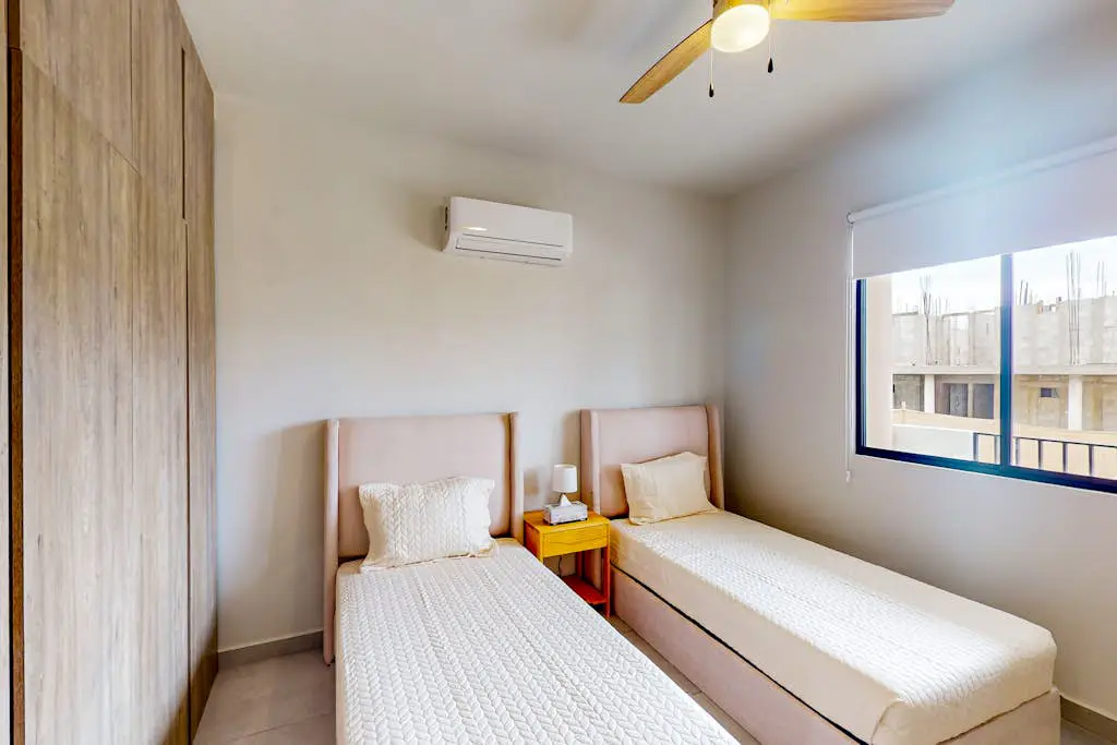 Gorgeous & Spacious Apartment with Balcony, Heated Pool - AC