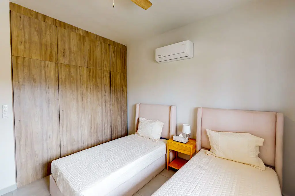 Gorgeous & Spacious Apartment with Balcony, Heated Pool - AC