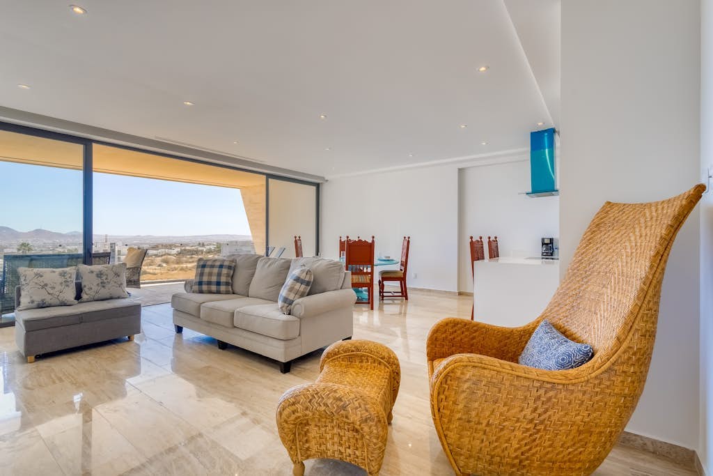 Charming Coastal Resort with ocean views, pool, gym and shared amenities