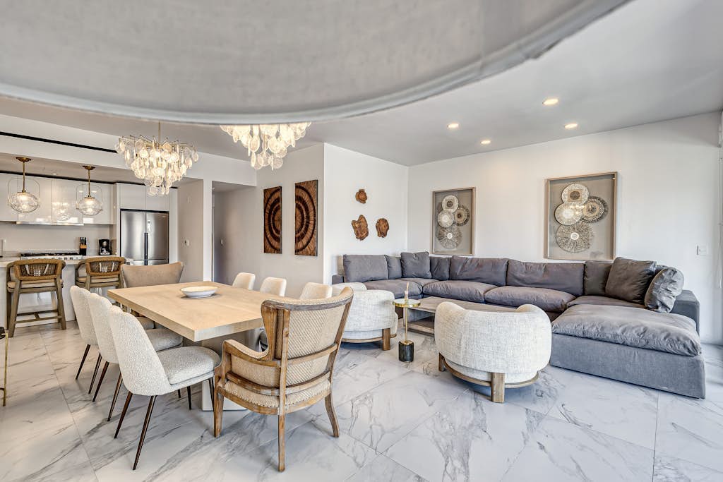 Spacious luxury apartment with ocean views, pool and steps to Playa El Médano