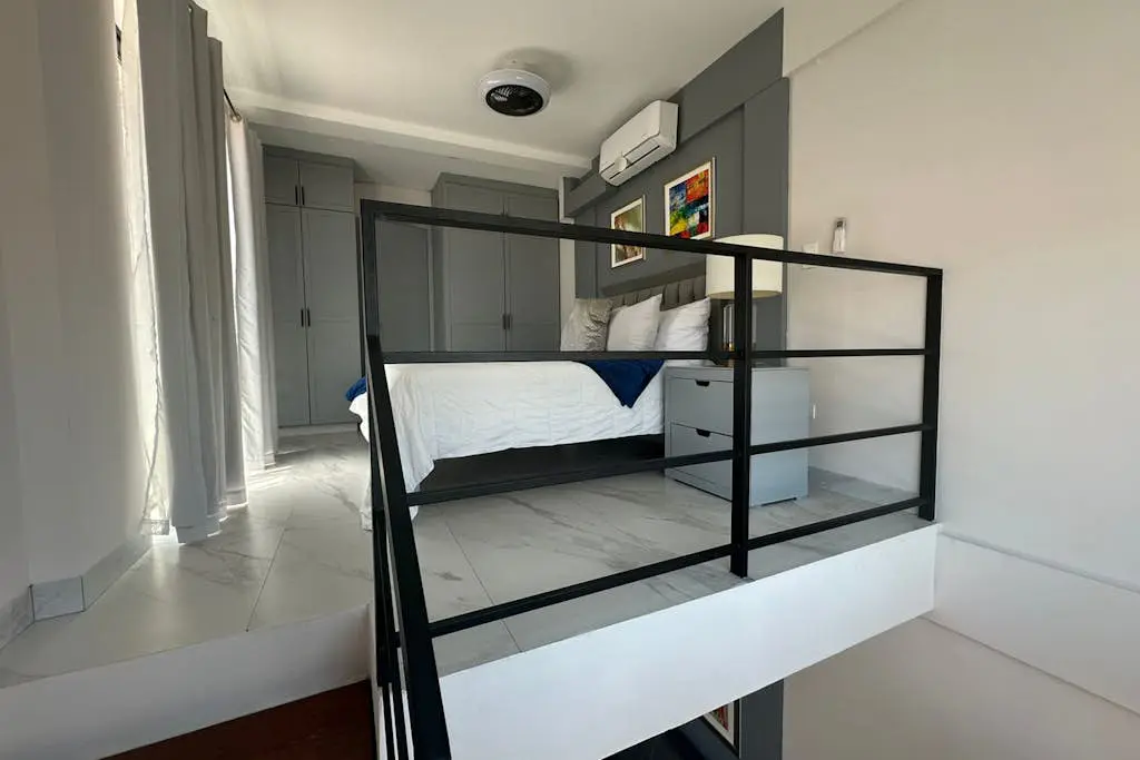 Dog-friendly loft with rooftop infinity pool, gym, balcony, & central AC
