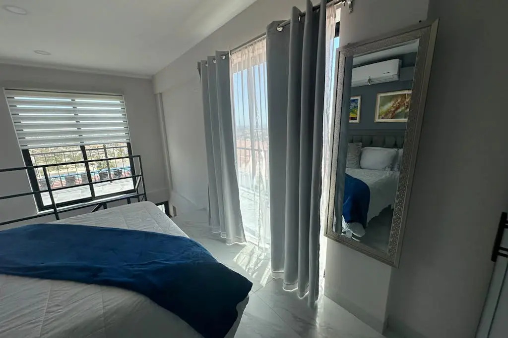 Dog-friendly loft with rooftop infinity pool, gym, balcony, & central AC