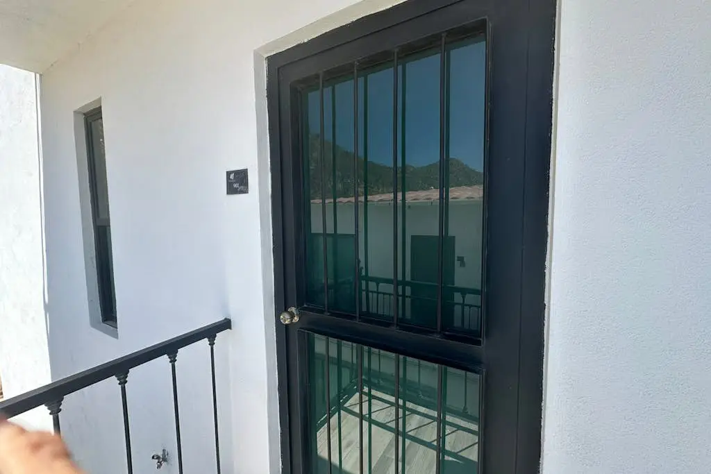 Dog-friendly loft with rooftop infinity pool, gym, balcony, & central AC