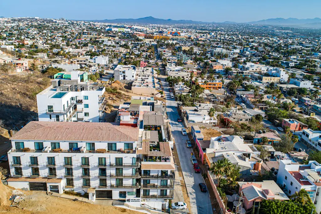 Dog-friendly loft with rooftop infinity pool, gym, balcony, & central AC