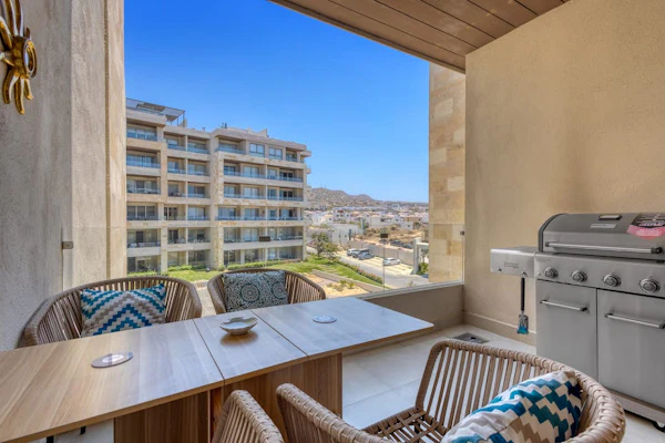 Spectacular Vista Vela Condos - near major attractions, AC & balcony grill