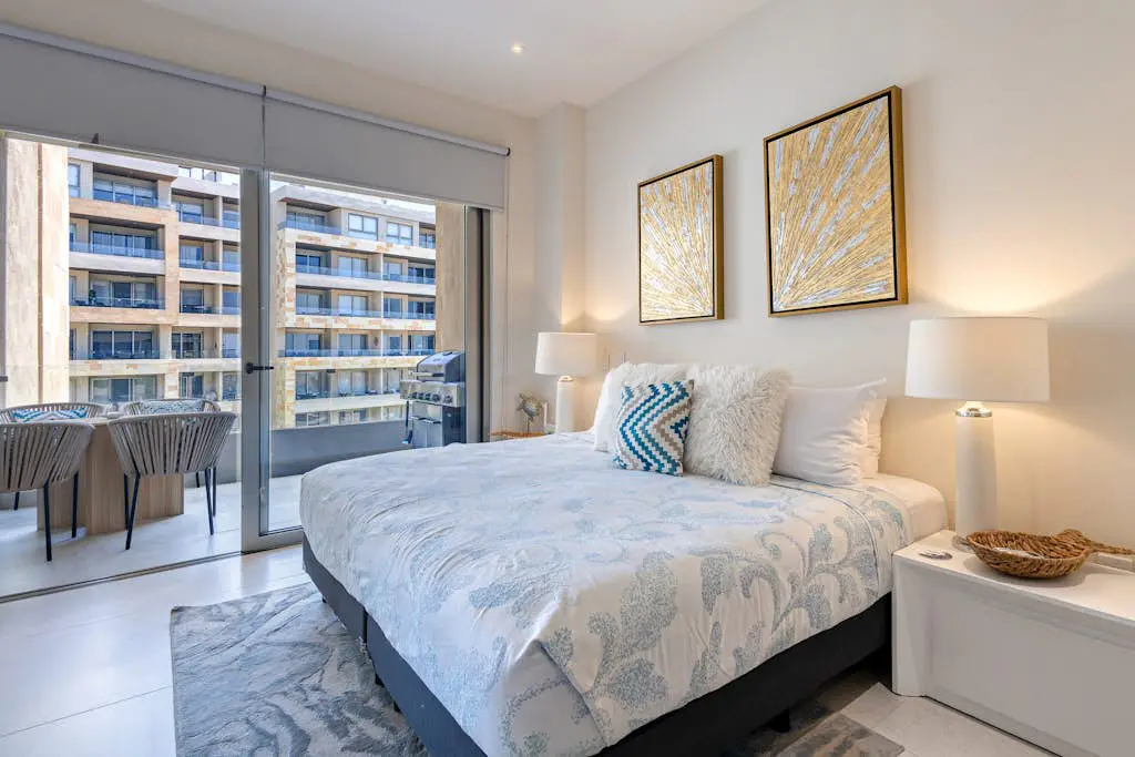 Spectacular Vista Vela Condos - near major attractions, AC & balcony grill