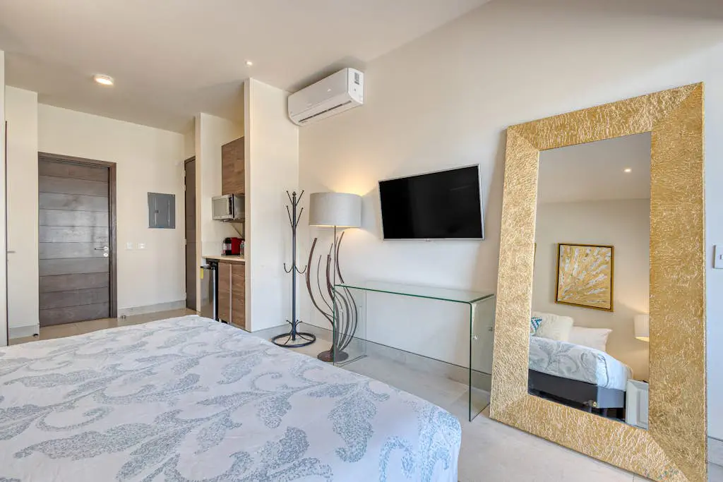 Spectacular Vista Vela Condos - near major attractions, AC & balcony grill