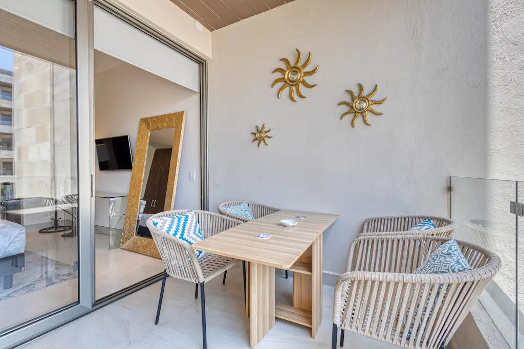 Spectacular Vista Vela Condos - near major attractions, AC & balcony grill