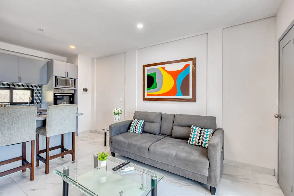 Loft close to the ocean with rooftop infinity pool, balcony & gym - dog-friendly