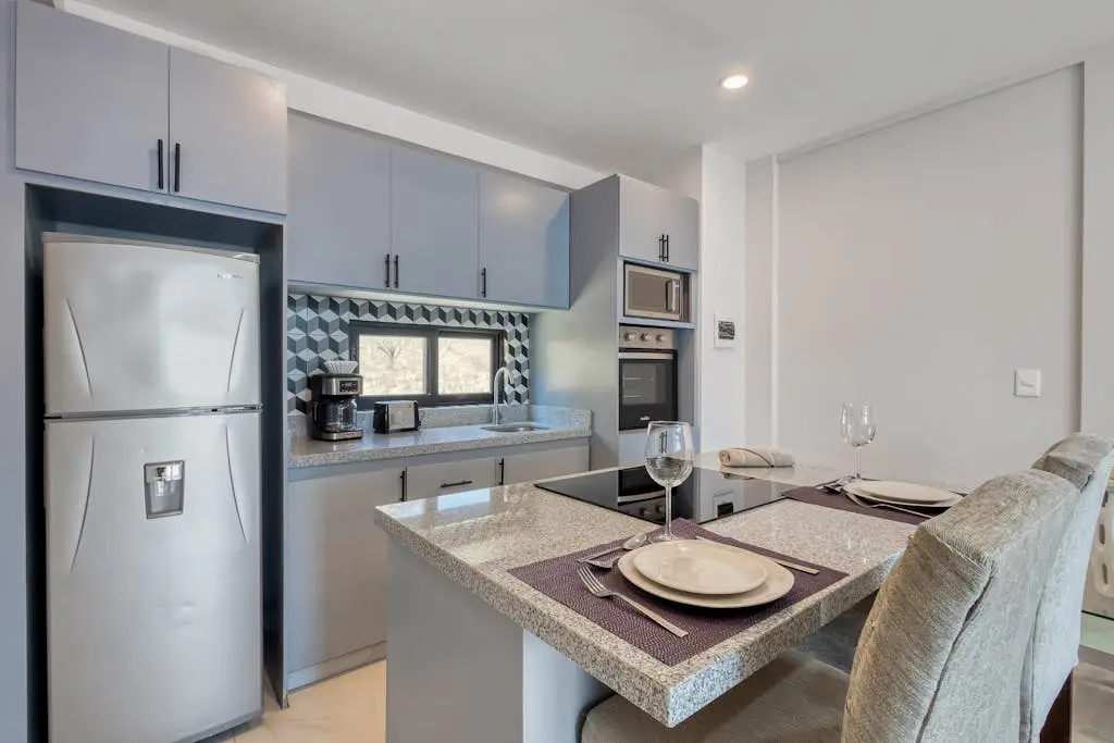Loft close to the ocean with rooftop infinity pool, balcony & gym - dog-friendly