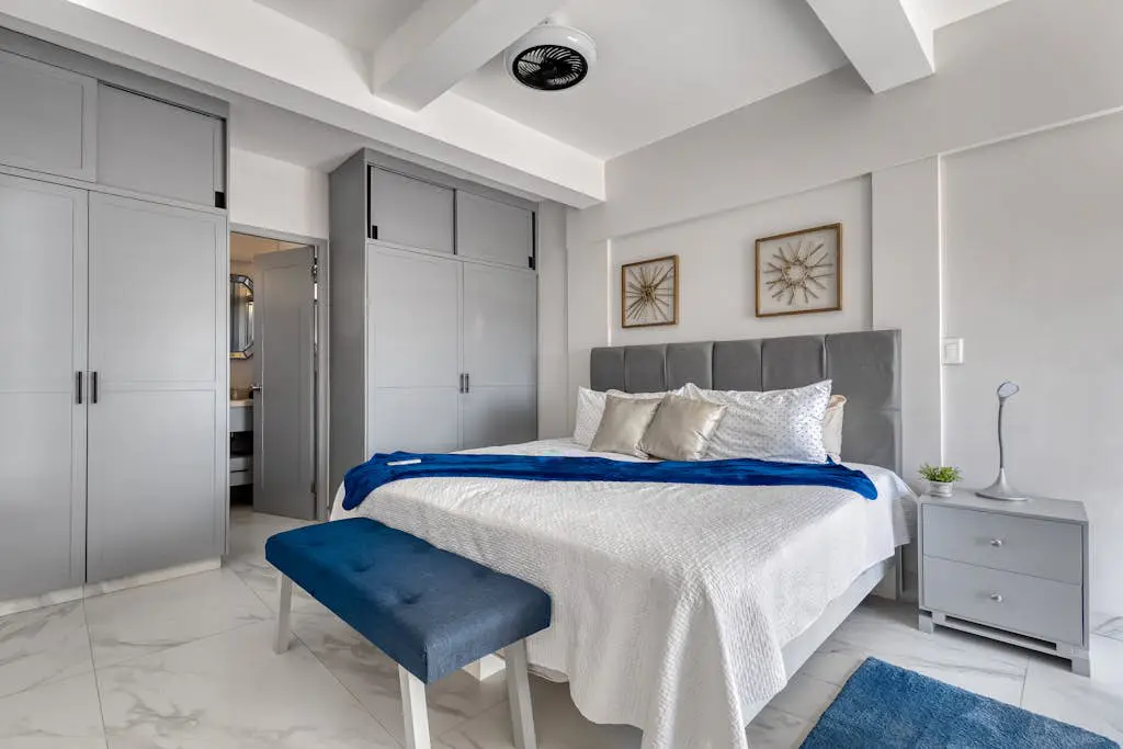 Loft close to the ocean with rooftop infinity pool, balcony & gym - dog-friendly