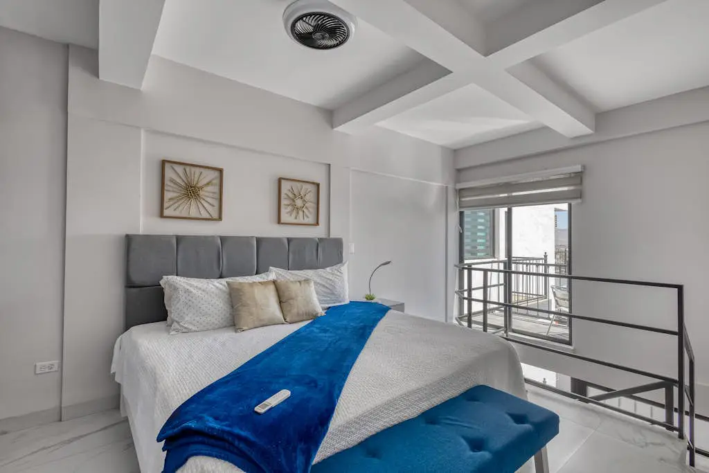 Loft close to the ocean with rooftop infinity pool, balcony & gym - dog-friendly