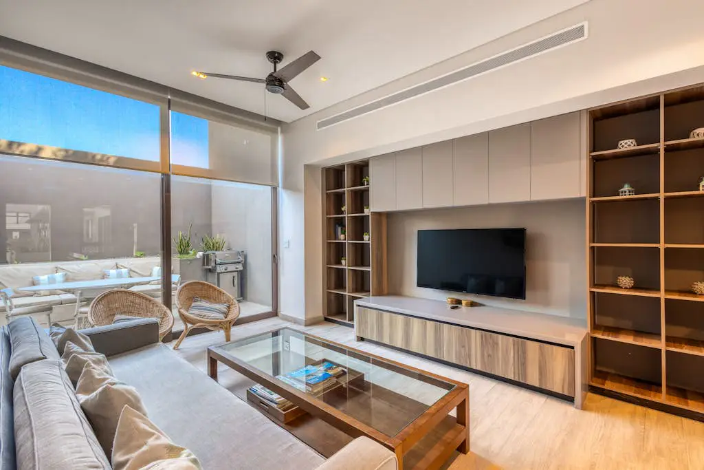 Modern marina-view penthouse with private hot tub, pool & Netflix