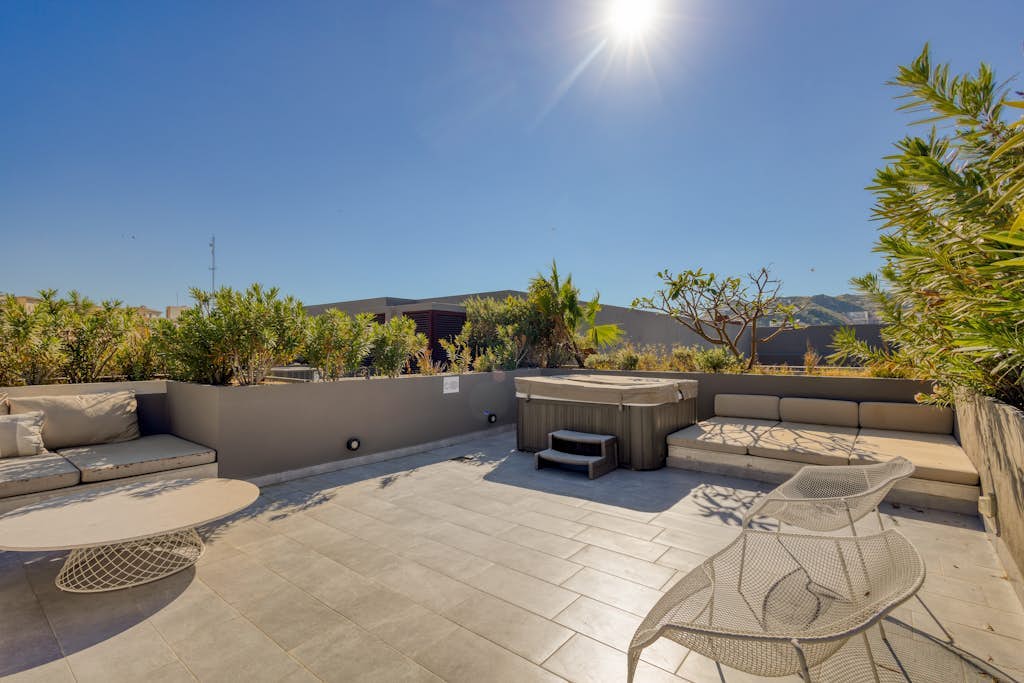 Modern marina-view penthouse with private hot tub, pool & Netflix