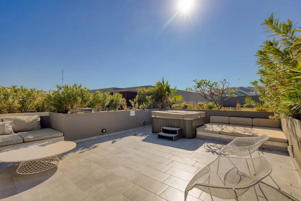 Modern marina-view penthouse with private hot tub, pool & Netflix