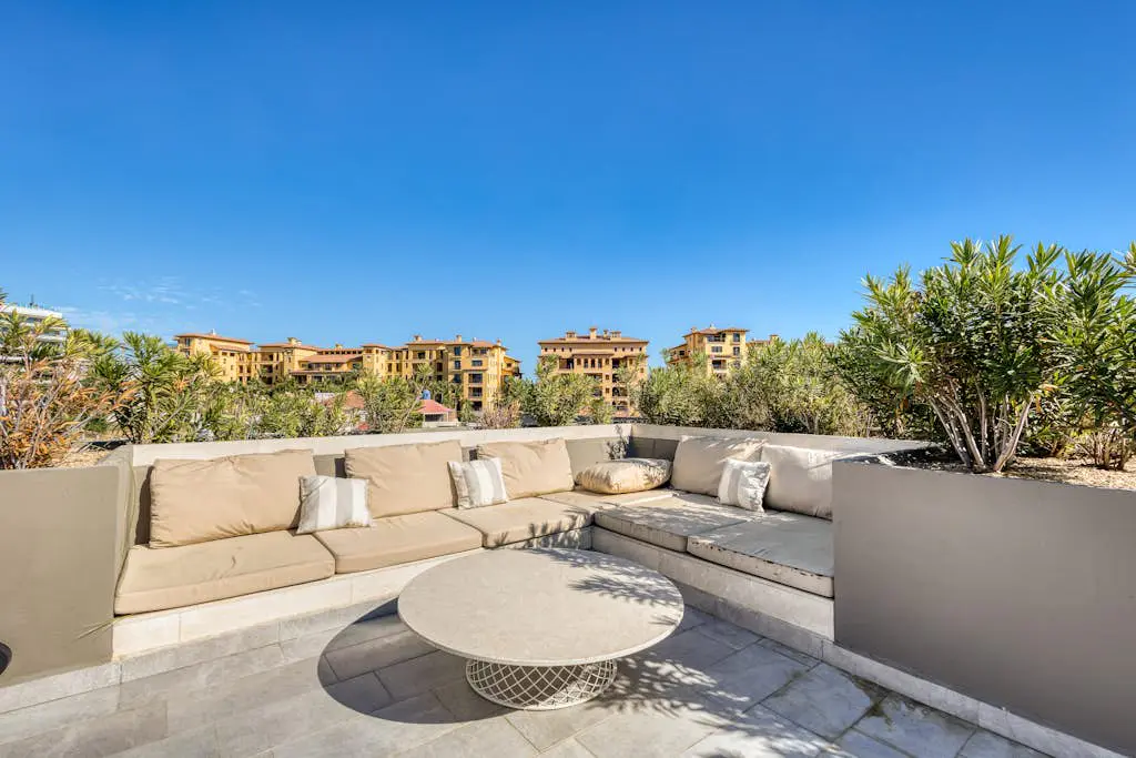 Modern marina-view penthouse with private hot tub, pool & Netflix