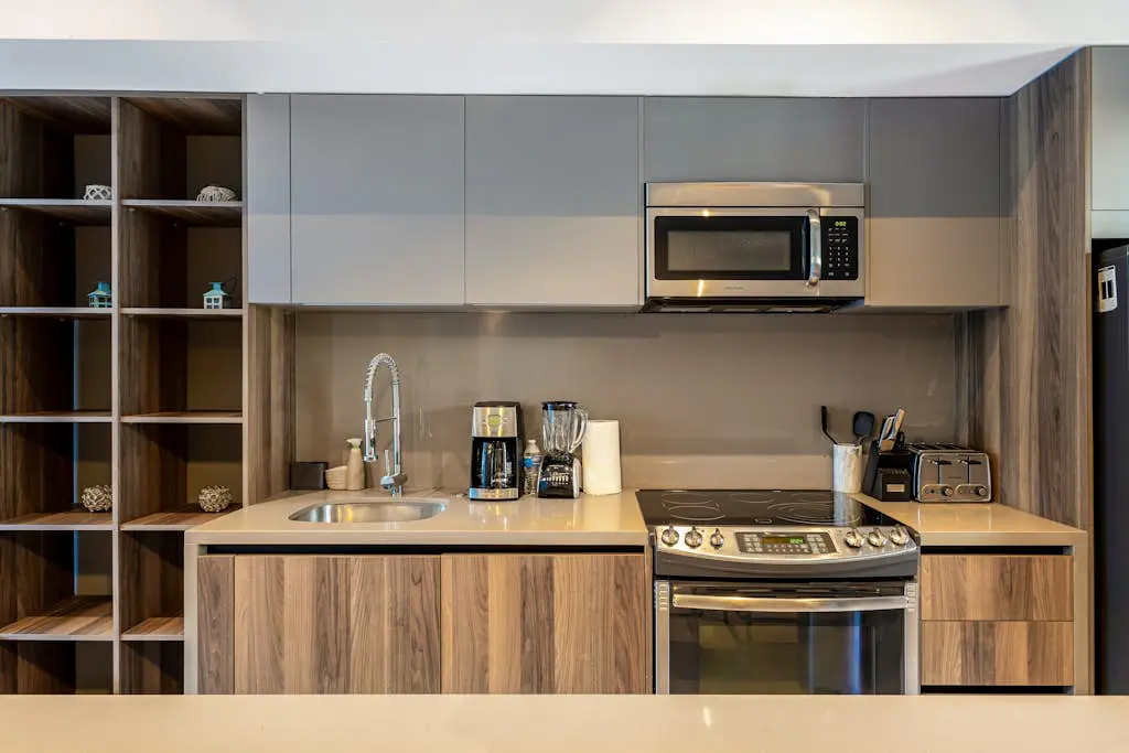 Modern marina-view penthouse with private hot tub, pool & Netflix