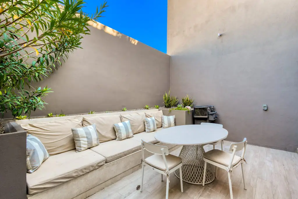 Modern marina-view penthouse with private hot tub, pool & Netflix