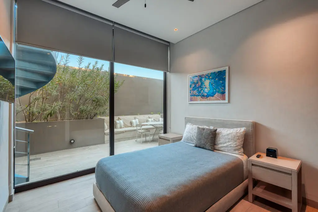 Modern marina-view penthouse with private hot tub, pool & Netflix