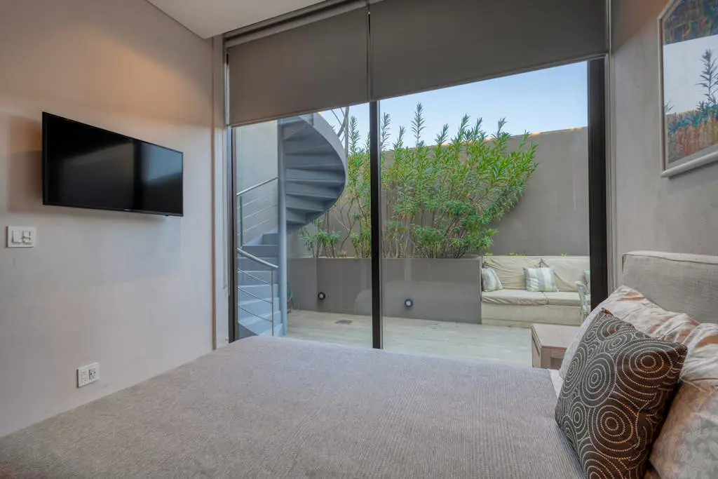 Modern marina-view penthouse with private hot tub, pool & Netflix
