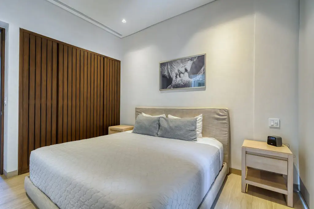 Modern marina-view penthouse with private hot tub, pool & Netflix